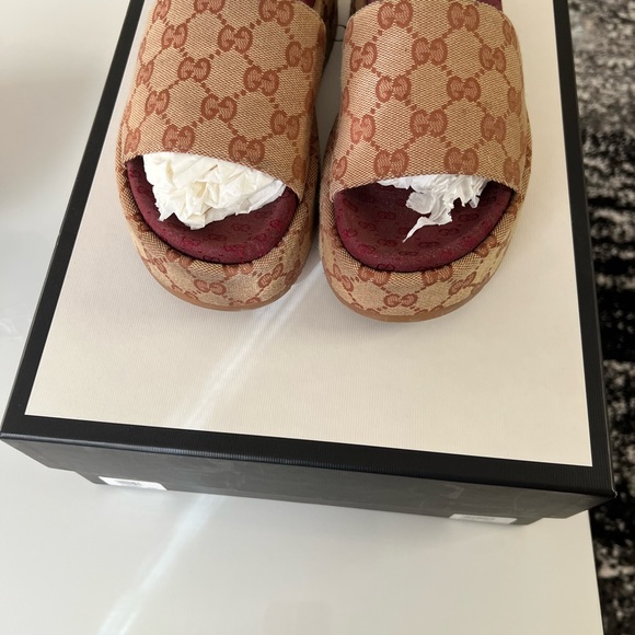 Original Gucci
Angelina logo-detailed coated-canvas platform sandals
Beige - Picture 4 of 10